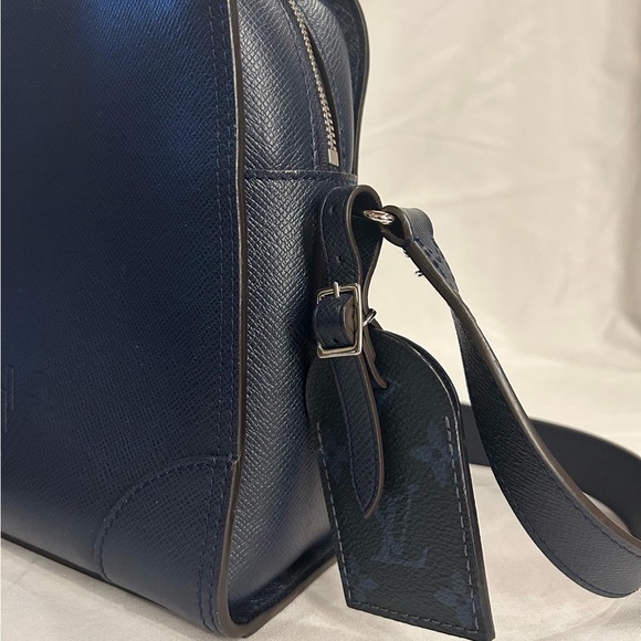 Louis Vuitton Nikolai Messenger - Picture 11 of 14